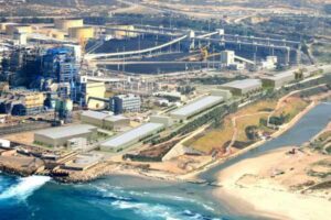 The plant was designed to produce 388,000m³ of drinking water per day, although the production capacity was later extended to 462,000m³ per day to address water shortages.